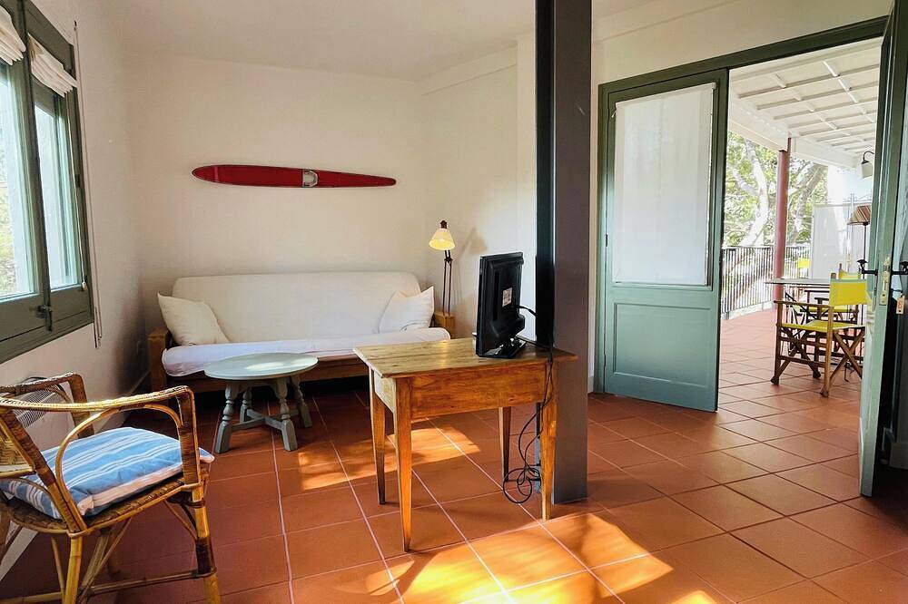 Apartamento entero, T3 · Charming seaside escape with stunning views in Aigua Xelida, Tamariu
