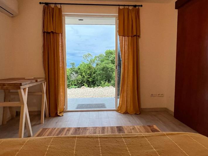 Location de vacances pour 6 personnes, avec piscine ainsi que vue et jardin dans Ecomusée de Marie-Galante - 3