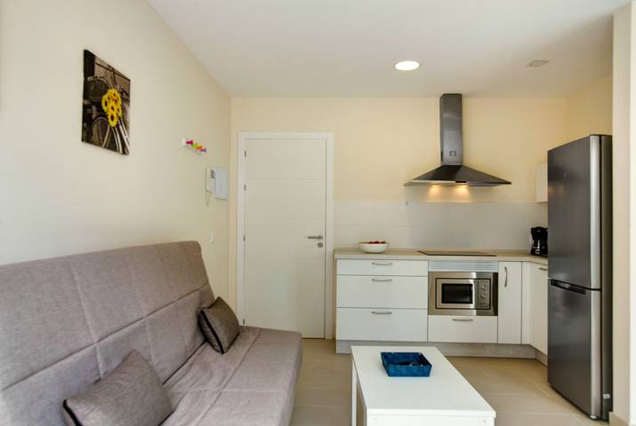 Apartamento entero, Apartamento Albamar 1C con vistas a la montaña, Wi-Fi, aire acondicionado, balcón y terraza in Puerto de Mogan, Mogán