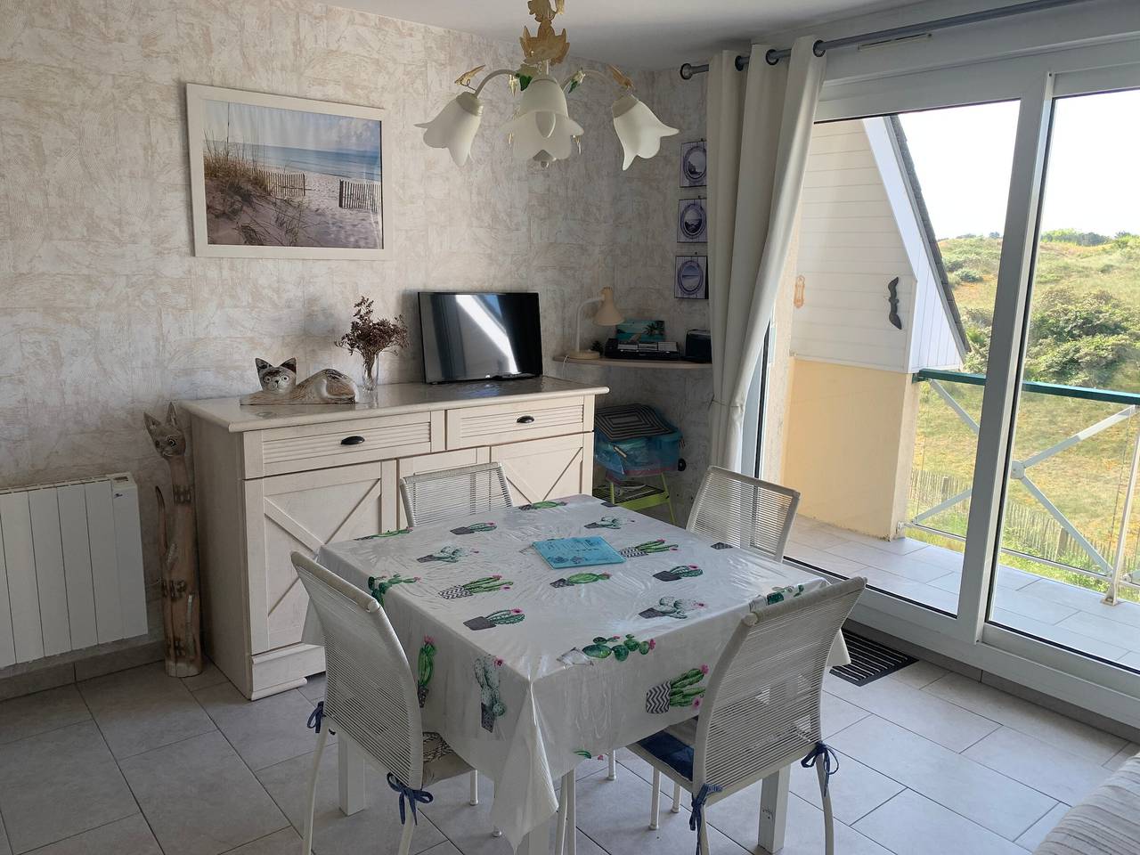 Entire apartment, Cozy 1Br Apt 400m from Beach with Balcony, Parking & Scenic Views in Fort-Mahon-Plage, Abbeville region