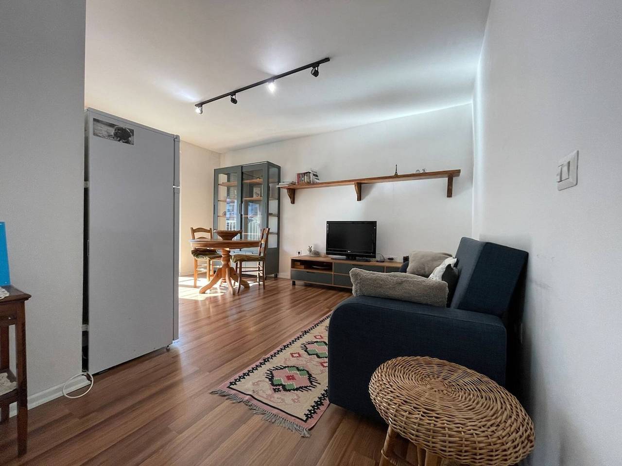 Ganze Wohnung, Flora - Moderne Dachgeschosswohnung mit Balkon in Tiranë, Albanien