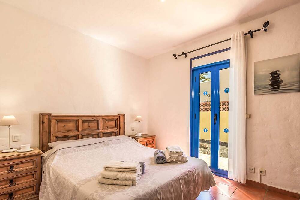 Unique Moroccan  style detached villa with  private pool n a prestigious area! in Corralejo, La Oliva