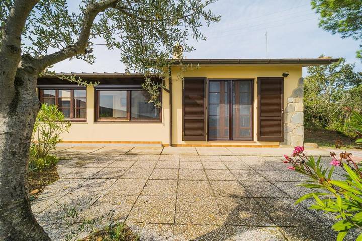 Casa sulla spiaggia per 4 persone, con panorama e terrazza, con animali domestici sull' Isola d'Elba