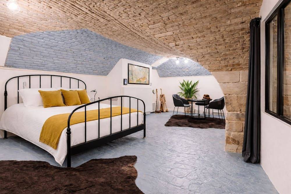 Appartement entier, Centre historique Chalon-sur-Saône, caveau bourguignon, 8 pers, parkings proches in Chalon-sur-Saône, Région de Chalon-sur-Saône