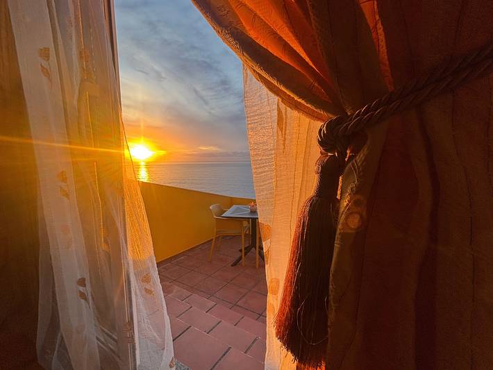 Geheel appartement, Suite Bela Vigia 2 met gedeeld zwembad, tuin en Wi-Fi in Jardim do Mar, Madeira