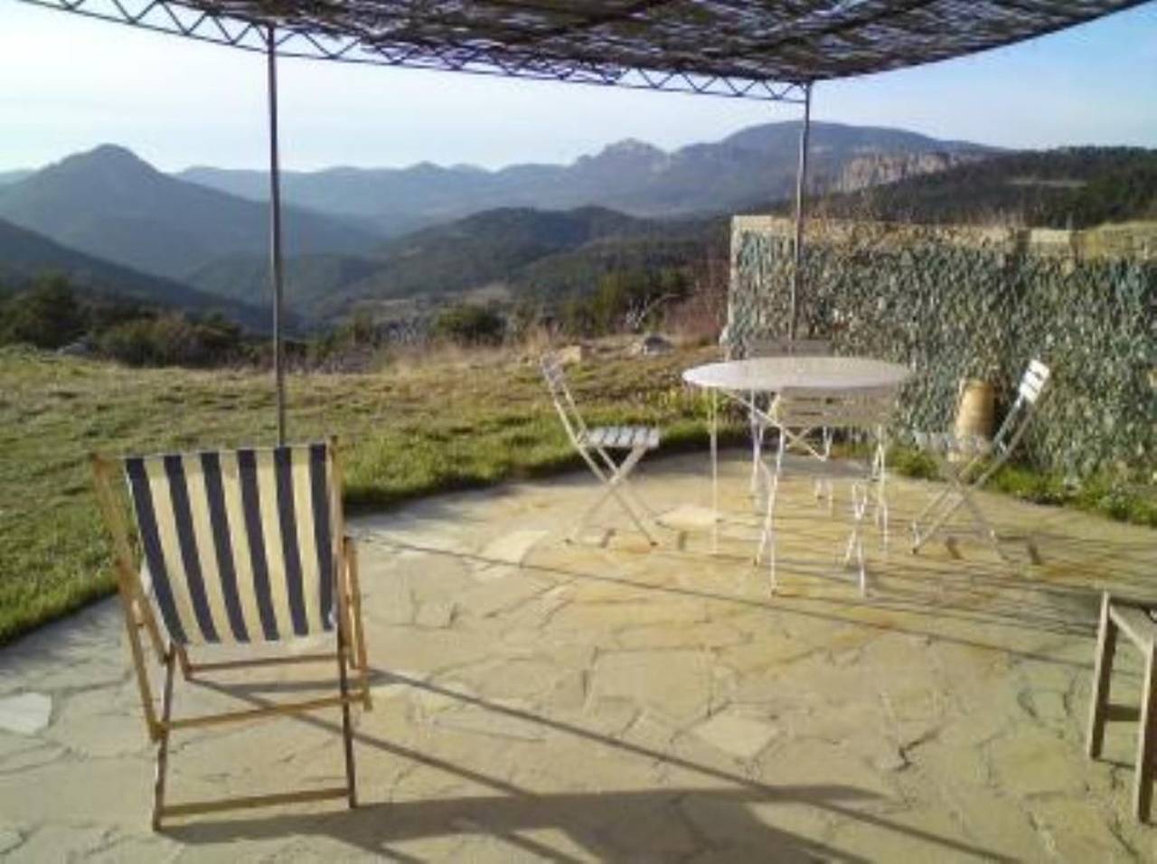 Entire apartment, Charming apartment Eygaliers 60m² with lake and mountain view in Eygaliers, Nyons region