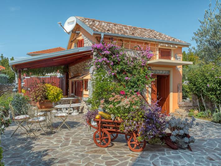 Ferienhaus für 2 Personen, mit Terrasse und Garten auf Krk