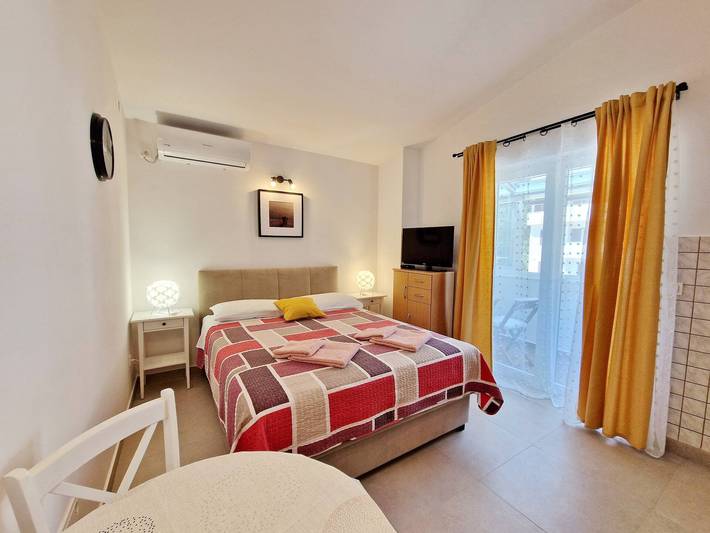 Ferienwohnung für 2 Personen, mit Balkon in Baska