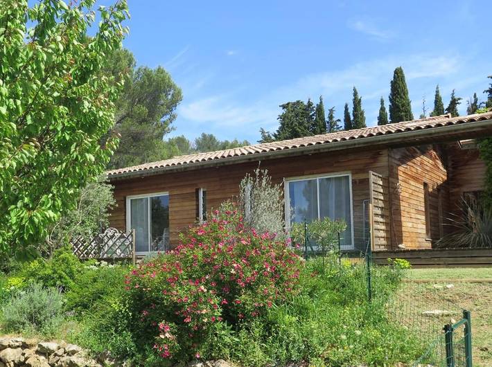 Location de vacances pour 4 personnes, avec piscine ainsi que jardin et vue à Aspiran