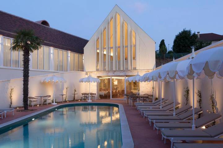 Hôtel pour 4 personnes, avec jardin ainsi que vue et piscine, animaux acceptés