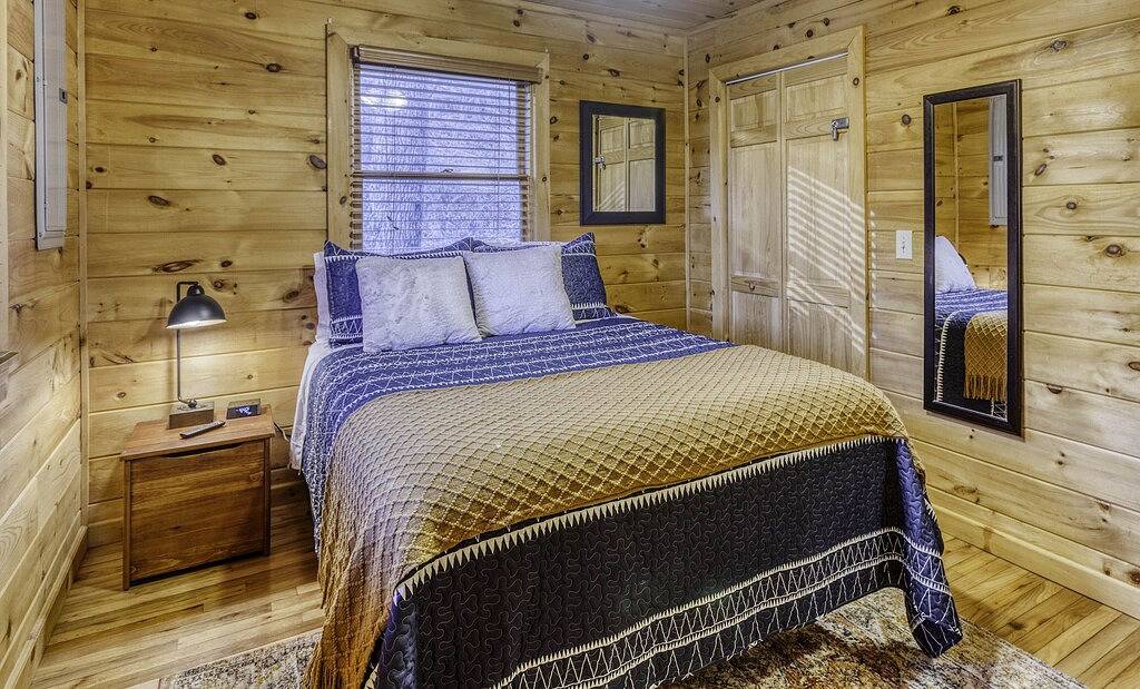 Charming Blue Ridge Cabin! Hot Tub, Hiking, Close to Blue Ridge Attractions! in Chattahoochee National Forest