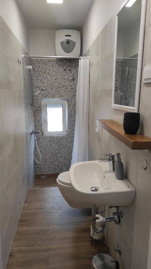Double Room with Private Bathroom in Vela plaža, Baska