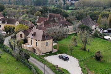 Location de vacances pour 6 personnes, avec balcon et jardin à Saint-Aubin-de-Nabirat