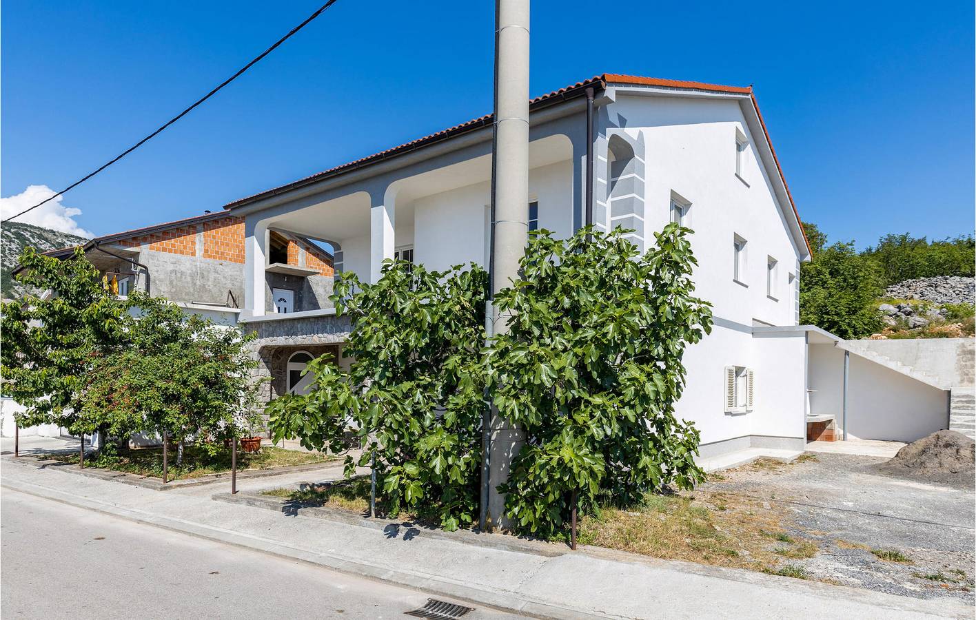 Ganze Ferienwohnung, Reizende 1-Zimmer-Wohnung mit Meerblick, Terrasse und Parkplatz in Strandnähe in Senj, Kvarner Festland