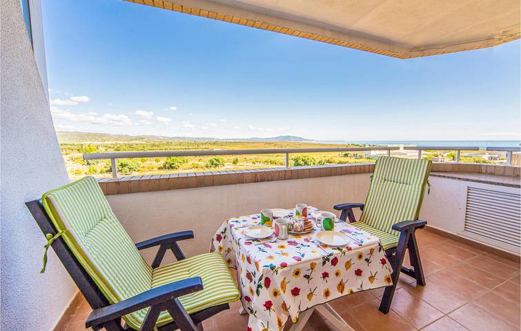 Gîte pour 4 personnes, avec terrasse ainsi que vue et piscine à Cabanes - 2