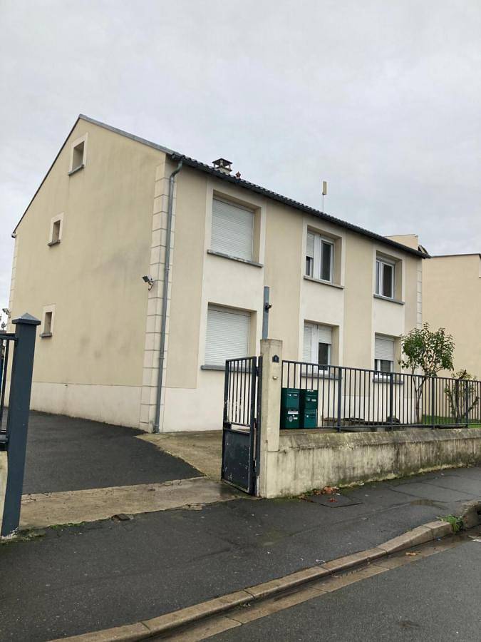 Appartement entier, Two-Bedroom Apartment in Aulnay-sous-Bois, Seine-Saint-Denis