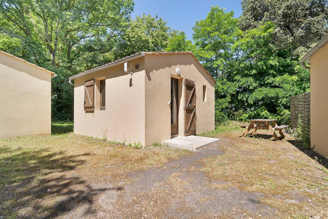 Maison de vacances « 2 personnes » avec piscine partagée in Calviac-en-Périgord, Périgord Noir