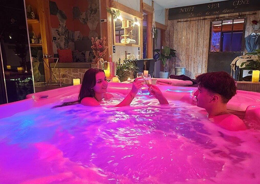 Gite de Luxe - Nuit Spa Ciné in Montmurat, Région d'Aurillac
