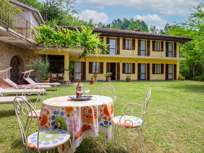 Casa vacanza per 6 persone, con Balcone e Terrazza nonché Giardino in Monferrato