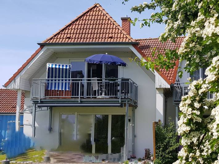 Ferienwohnung für 5 Personen, mit Balkon und Garten sowie Seeblick und Ausblick in Gingst - 2