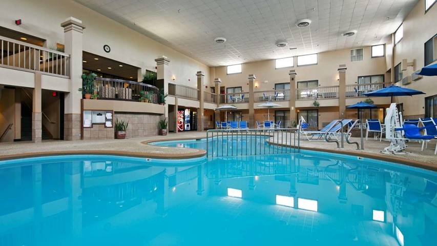 Hôtel pour 4 personnes, avec piscine ainsi que jacuzzi et terrasse à Minot - 3