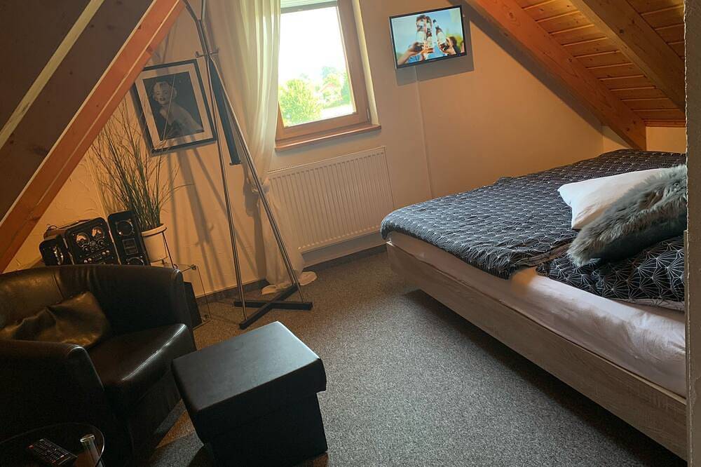 Ganze Wohnung, Moderne, Top gepflegte, große Ferienwohnung im Weserbergland, für 2-6 Personen. in Lauenförde, Landkreis Holzminden