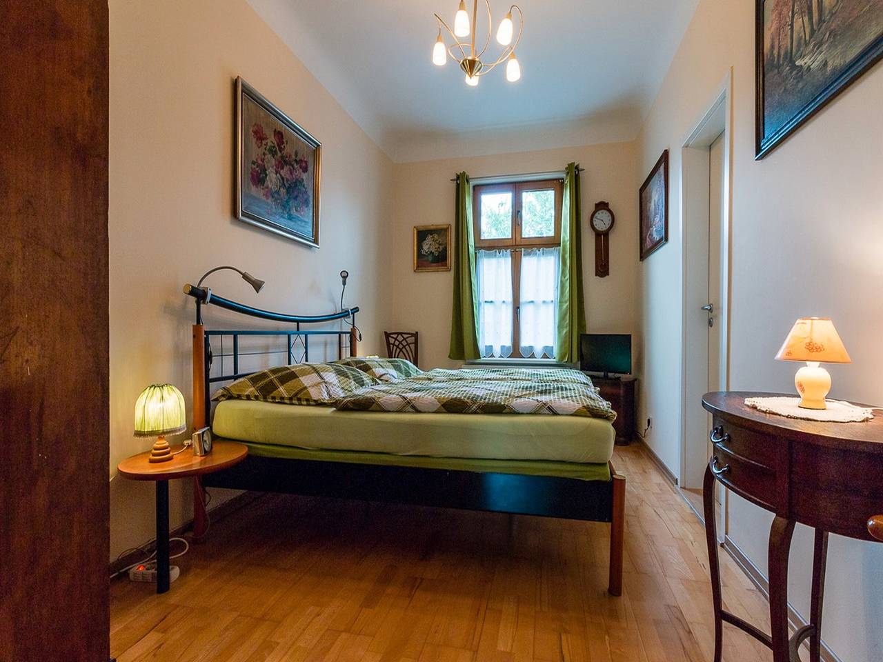 Ganze Wohnung, Apartment 'Ferienwohnung Romantika I, 45 qm' mit Gemeinschaftspool, Gemeinschaftsgarten und Wlan in Schloss Sanssouci, Potsdam und Umgebung