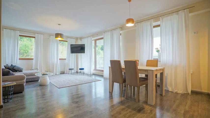 Gîte pour 4 personnes, avec vue et terrasse, animaux acceptés dans Poiana Brasov - Brasov