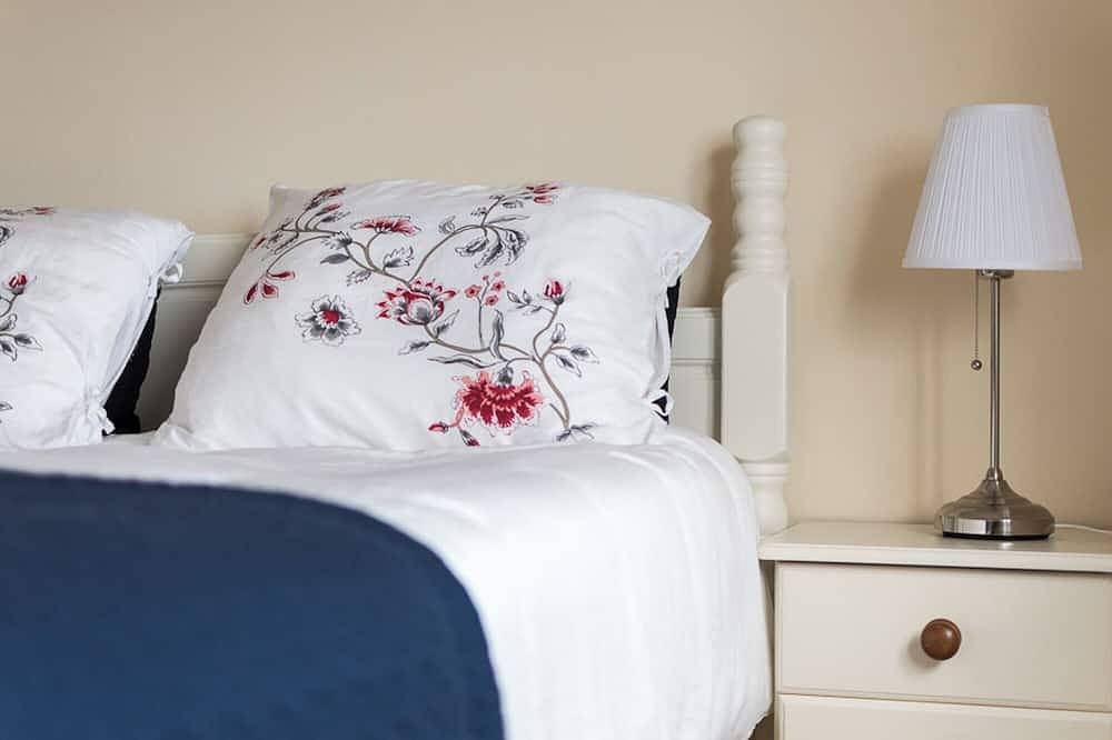 The Neighbours - Loop Head Holiday Homes. A stone throw away from the ocean. in County Clare