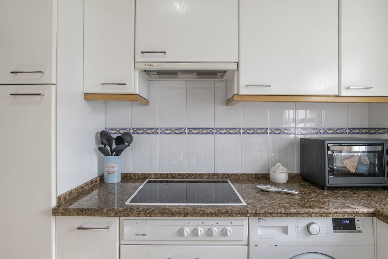 Entire apartment, Apartment in City Centre with Balcony & Wi-Fi, Street Parking Available in Vejer de la Frontera, Costa de la Luz
