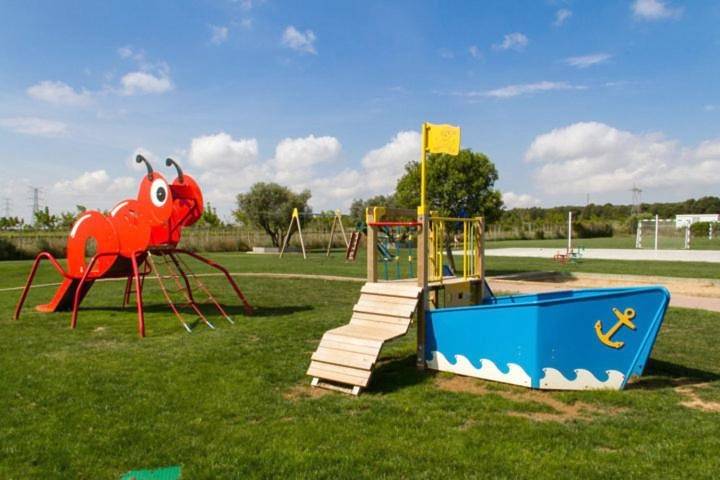 Location de vacances pour 2 personnes, avec terrasse et jardin ainsi que bassin pour enfant et piscine à Olite - 4