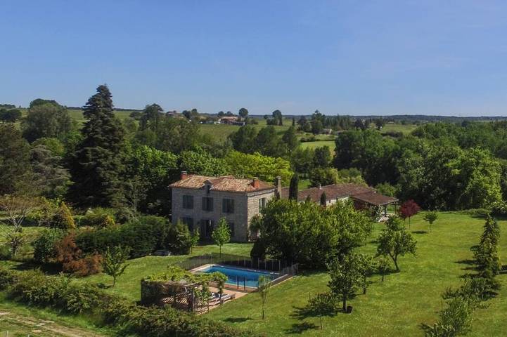 Location de vacances pour 13 personnes, avec jardin à Saint-André-et-Appelles