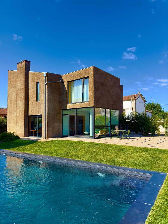 Location de vacances pour 10 personnes, avec Terrasse et Jardin ainsi que Piscine et Vue dans Baçal