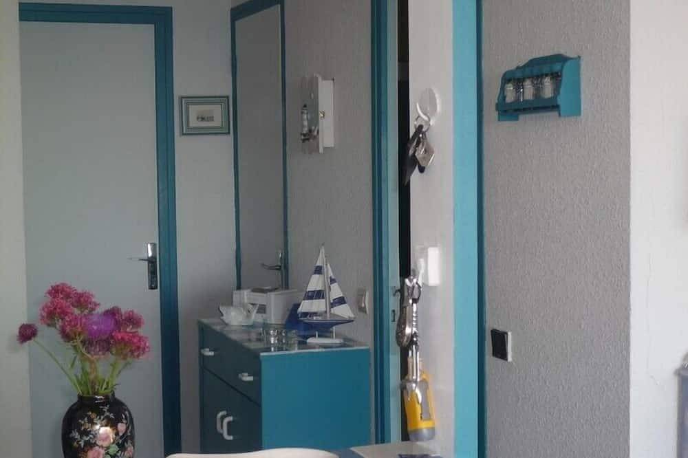 Apartamento entero, Apartamento en residencia tranquila, con vistas al mar, 4 personas in La Côte Vermeille, Port-Vendres