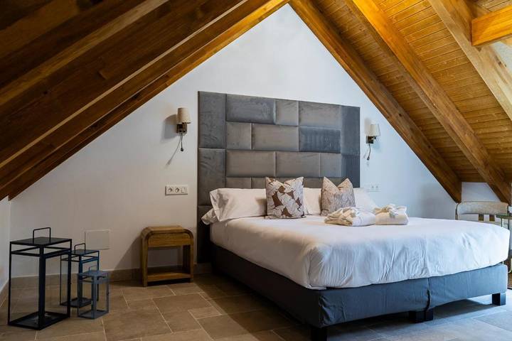Casa rural para 2 personas, con Terraza y Jacuzzi además de Jardín y Piscina en El Espinar - 2