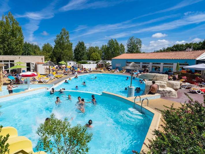Camping Le Bois Soleil - Mobilhome 6 personnes - 3 chambres - 6 personnes in Olonne-sur-Mer, Les Sables-d'Olonne