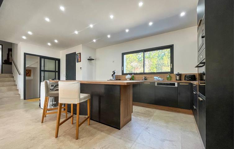 Charmantes Apartment mit einem Schlafzimmer, Pool und Terrasse in Grans in Grans, Mittelmeerküste (Frankreich)