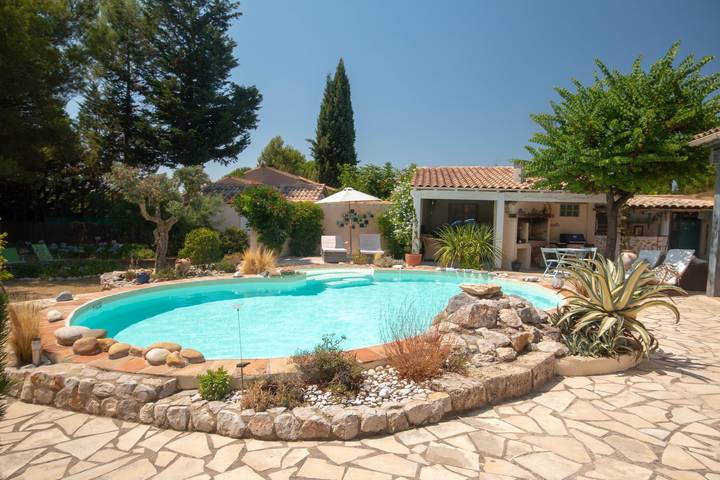 Location de vacances pour 6 personnes, avec jardin ainsi que piscine et terrasse, adapté aux familles à Tourbes - 2