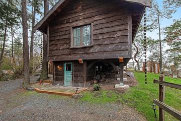 Log Cabin for 2 Guests in Orcas Island, San Juan Islands, Picture 2