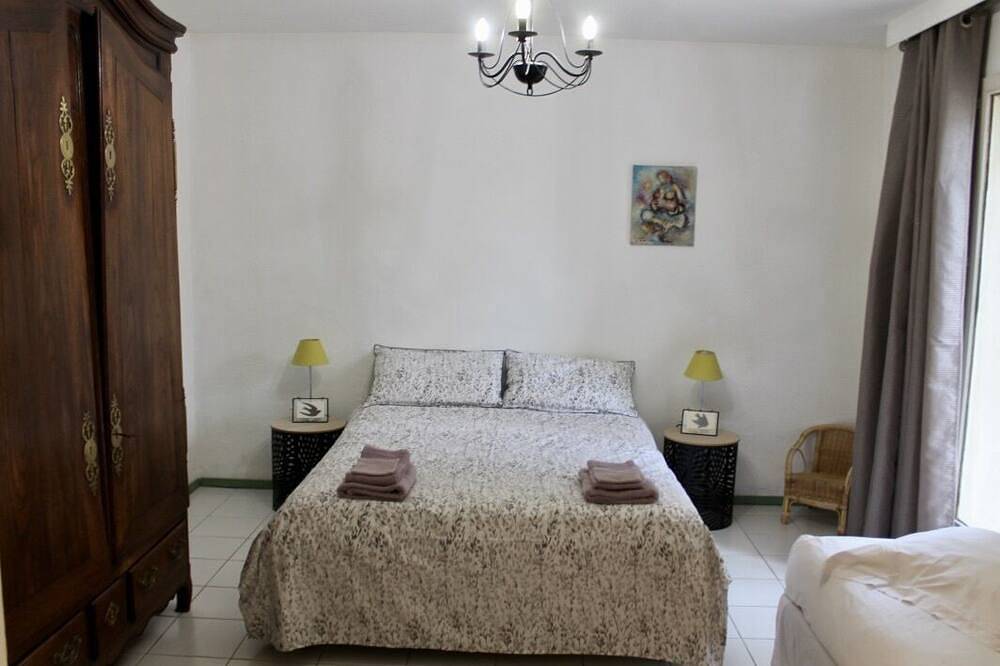 Moderne Villa mit Pool, 7 Pers., ruhig, in Lourmarin. in Lourmarin, Regionaler Naturpark Luberon