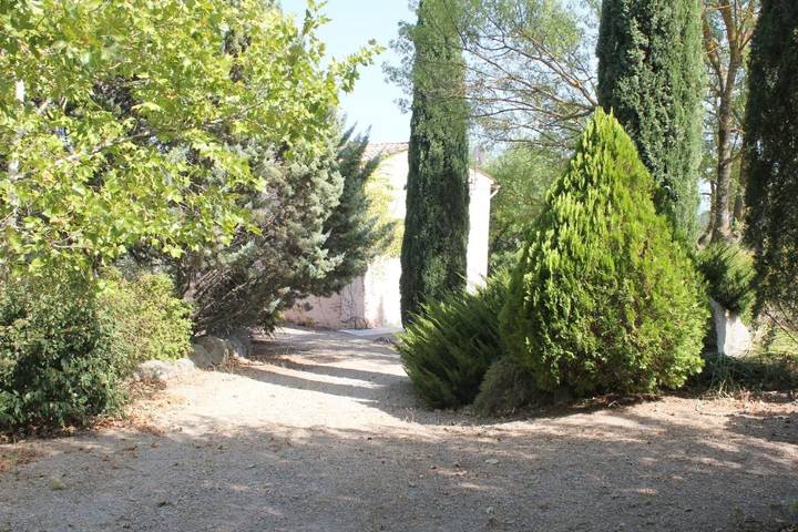 Location de vacances pour 4 personnes, avec vue ainsi que jardin et piscine à Taradeau - 3