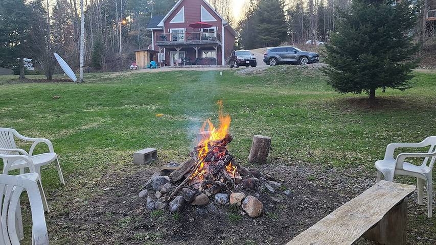 Gîte pour 10 personnes, avec jacuzzi ainsi que balcon et jardin