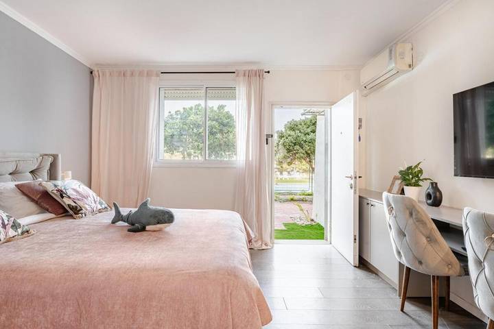 Appartement de vacances pour 2 personnes, avec jardin ainsi que terrasse et piscine