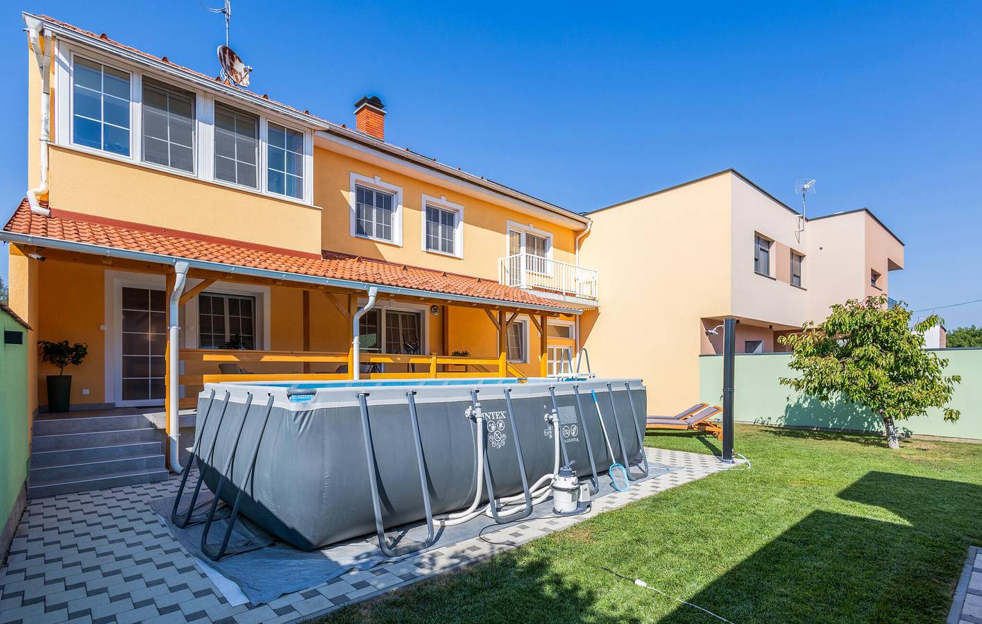 Ganze Ferienwohnung, Charmante 88 m² große Wohnung mit Pool und Terrasse in der Nähe der Drau in Osijek-Baranja