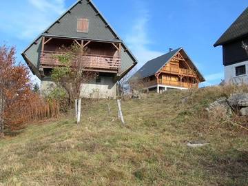 Gîte pour 10 personnes, avec jardin ainsi que balcon et vue à Chastreix
