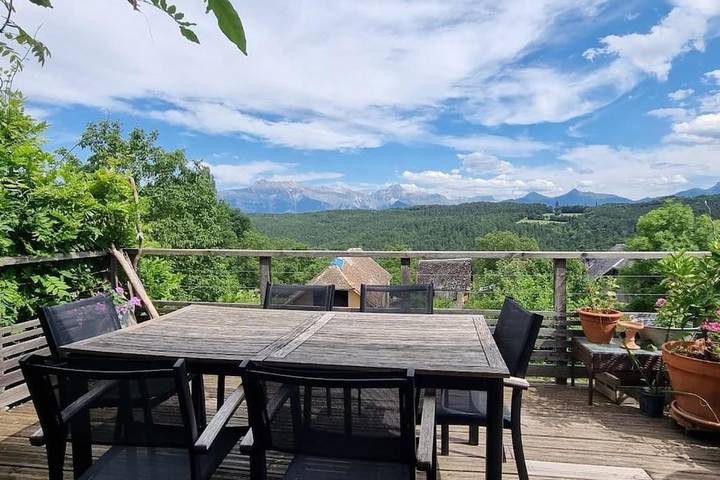 Location de vacances pour 6 personnes, avec vue et terrasse à Saint-Martin-de-Clelles