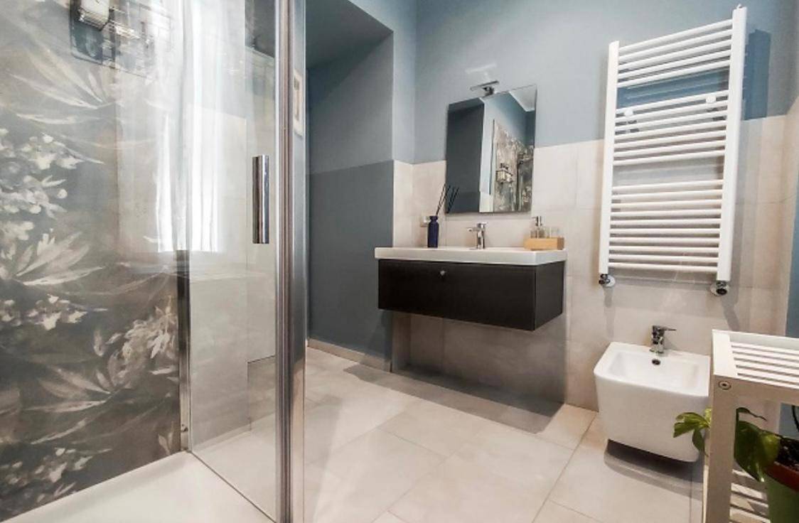 Double Room with Private Bathroom in Monterotondo, Province de Rome