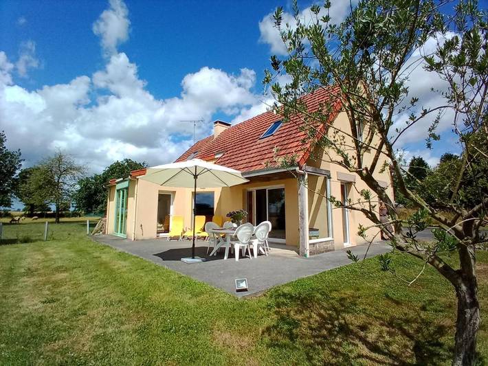 Location de vacances pour 2 personnes, avec Terrasse ainsi que Jardin et Vue à Marcilly - 2