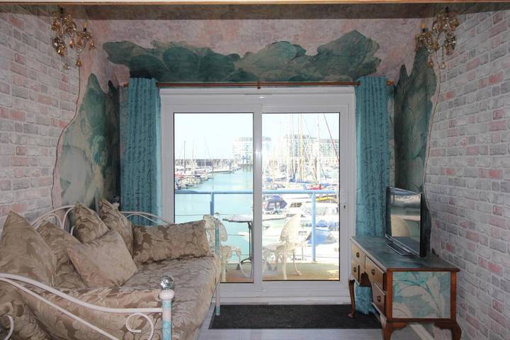 Apartment for 2 people, with balcony and view in Brighton Marina