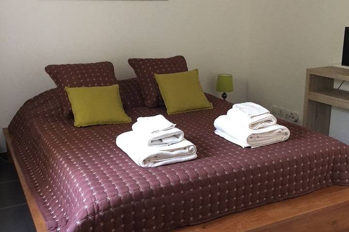 Location de vacances pour 7 personnes, avec terrasse et jardin à Sernhac - 3